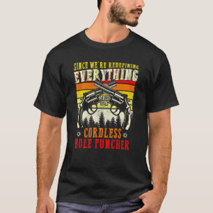 T-shirt Nous redéfinissons tout ce qui est un alcool sans