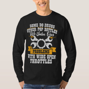 T-shirt Nous résolvons nos problèmes avec de larges poigné