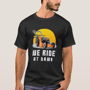T-shirt Nous Voyageons À Dawn Peluche Fermier Papa Yard Tr