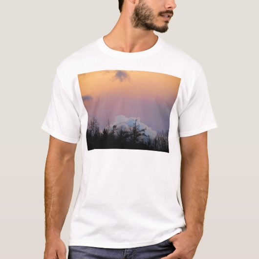 T-shirt Nuages bleus en poudre dans un ciel violet (Devant)