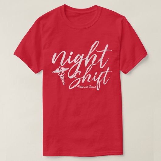 T-shirt Nuit Shift Différentes races Stethoscope Nurs Drôl (Design devant)