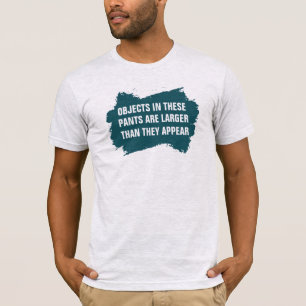 T-shirt Objet dans le pantalon plus grand que le tee-shirt