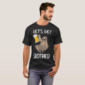 T-shirt Obtenons une bière Slothed Boire un devis Sloth (Devant entier)