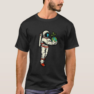 T-shirt Œuvre d'art d'astronaute tenant la Terre
