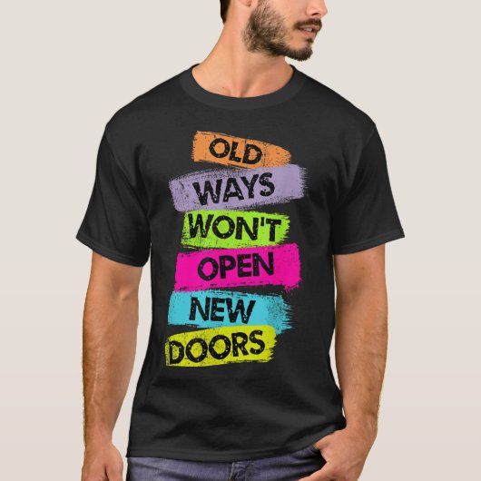 T-shirt Old Ways Won't Open New Doors Motivational Quotes  (Devant)