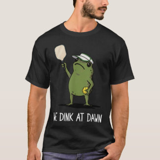 T-shirt On frappe à l'aube Pickleball drôle