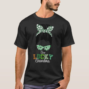 T-shirt One Lucky Grandma Messy Bun St Patricku2019s Jour 