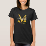T-shirt Or jaune décoré d'un monogramme fait sur commande<br><div class="desc">Jeune mariée personnalisée de monogramme à être or jaune des T-shirts | et couleurs noires. Tee - shirt décoré d'un monogramme avec le nom fait sur commande en texte élégant de manuscrit. Personnalisez pour la jeune mariée, les demoiselles d'honneur, la demoiselle de honneur, la domestique de l'honneur, la dame de...</div>