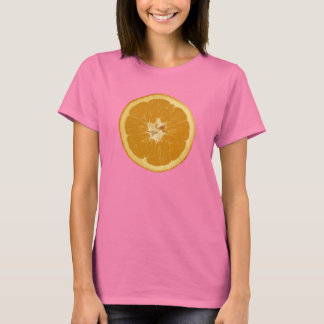 T-shirt orange. réaliste.