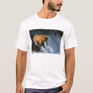 T-shirt Ours brun d'Alaska attrapant du saumon à Brooks