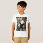 T-shirt Panda géant grimpant vers le bas à l'arbre (Devant entier)