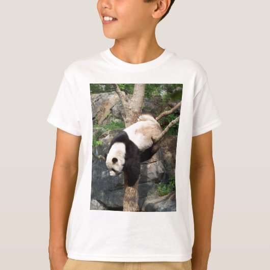 T-shirt Panda géant grimpant vers le bas à l'arbre (Devant)
