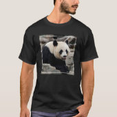 T-shirt Panda géant sur des roches (Devant)