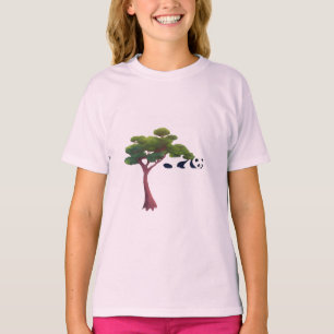 T-shirt Panda se reposant parmi des arbres verts luxuriant