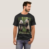 T-shirt Pandas Bébés En Jeu Dans Une Forêt De Bambou, (Devant entier)