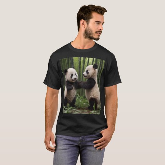 T-shirt Pandas Bébés En Jeu Dans Une Forêt De Bambou, (Devant entier)