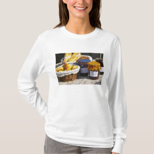 T-shirt Panier avec croissants et pains au chocolat.