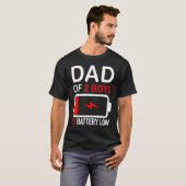 T-shirt Papa De 2 Garçons 5 Batterie Faible Fils Fête des  (Devant entier)