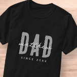 T-shirt Papa Depuis 20XX Moderne Élégant Simple<br><div class="desc">Ce design simple et moderne est composé de la typographie de san serif.</div>