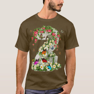 T-shirt papillon et papier peint à fleurs