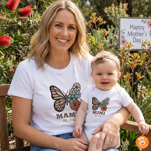 T-shirt Papillon maman avec l'année est. Rapprocher les fe