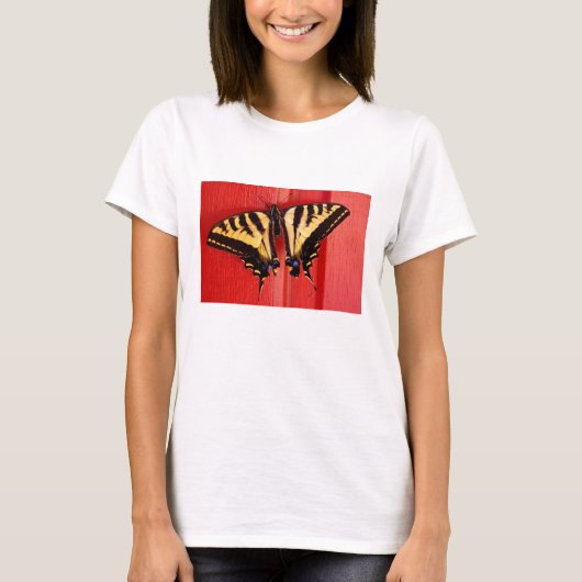 T-shirt papillon peu commun de machaon d'arrière - plan (Devant)