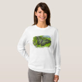 T-shirt Papillon sur fond vert (Devant entier)