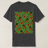 T-shirt Papillons Monarque orange Motif sur Vert (Design devant)