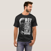 T-shirt Pas Fragile Comme Une Fleur Mais Une Bombe Ruth Gi (Devant entier)