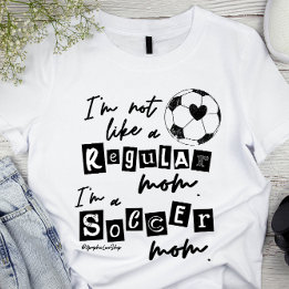 T-shirt Pas une maman ordinaire Je suis une maman de footb