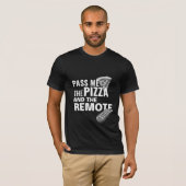 T-shirt Passez-moi la pizza et la télécommande (Devant entier)