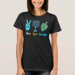 T-shirt Peace Love Hanoukka Jewish Menorah Chanukah Retro<br><div class="desc">SYMBOLE DE LA PAIX Hanoukka JUGE MENORA CHANOUKA RÉtro DE LA PAIX DIACRITIQUE 1</div>