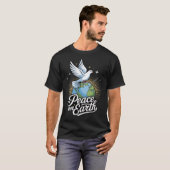 T-shirt Peace On Earth Dove And Globe Faith Christmas  (Devant entier)