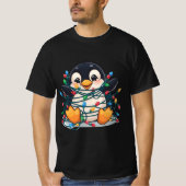 T-shirt Penguin in Christmas Lights – Holiday Fun Design (Devant)