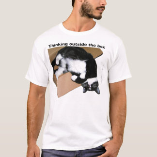 T-shirt Pensée en dehors de la boîte