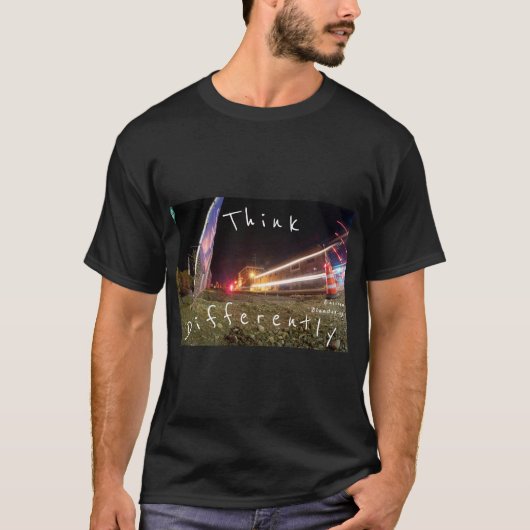 T-shirt Penser différemment chemise en Blacking étendu (Devant)