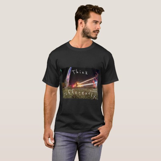 T-shirt Penser différemment chemise en Blacking étendu (Devant entier)
