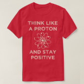 T-shirt Pensez comme un proton et rester positif drôle Sci (Design devant)