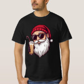 T-shirt Père Noël avec café glacé – Noël moderne et cool (Devant)