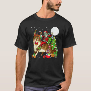 T-shirt Père Noël montant un chat Maine Coon au pied de l'