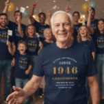 T-shirt Personnalisé 80th Birthday 1946 Ajouter Nom Blue G<br><div class="desc">Tshirt homme d'anniversaire personnalisé en bleu et or pour ceux nés en 1946. Customisez facilement tout le texte sur ce T-shirt "Anniversaire" en utilisant le modèle fourni. Une partie de la gamme "Fixer des Normes" d'idées d'anniversaire.</div>