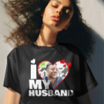 T-shirt Personnalisé J'Aime Mon Mari Coeur Photo<br><div class="desc">Personnalisé One Of A Kind Photo Heart chemises de Ricaso - Love heart Modèle photo Design .. ajoutez simplement votre propre photo à ce super t-shirt personnalisé avec l'audacieux I LOVE MY HUSBAND (insérez votre propre texte ou laissez-le tel quel) .. facile à personnaliser .. modèle photo personnalisable tee -...</div>