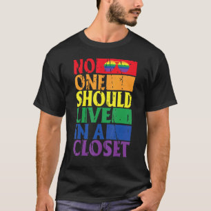 T-shirt Personne Ne Devrait Vivre Dans Un Closet Ainbow Lg