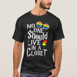T-shirt Personne Ne Devrait Vivre Dans Un Closet Lgbt Q Ga