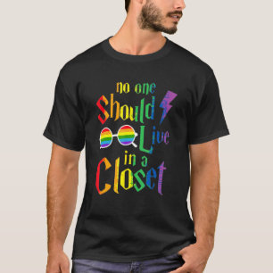 T-shirt Personne Ne Devrait Vivre Dans Un Closet Lgbt Q Ga
