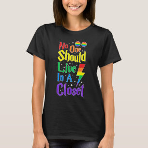T-shirt Personne Ne Devrait Vivre Dans Un Closet Lgbt Q Ga