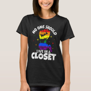 T-shirt Personne Ne Devrait Vivre Dans Un Closet Lgbt Q Ga