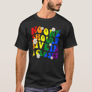 T-shirt Personne Ne Devrait Vivre Dans Un Closet Lgbt Q Ga