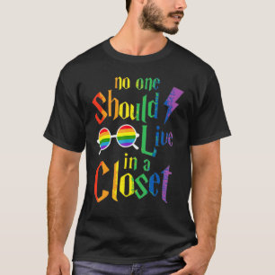 T-shirt Personne Ne Devrait Vivre Dans Un Closet Lgbt Q Ga