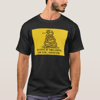 T-SHIRT PERSONNE NE SE PENCHE SUR VOUS, SUÉTIE